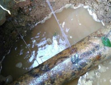 宁陕楼顶渗水维修公司分享下地暖漏水的原因及检测方法。